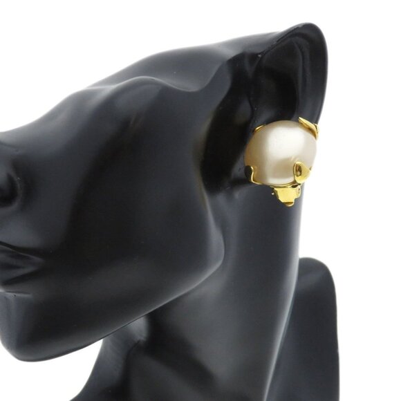 CHANEL Pearl Earrings - Picture 4 of 7
